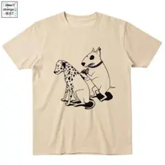 タトゥーを入れている犬のイラストプリント Tシャツ ベージュ