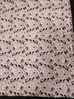 薄いピンクの花柄レース生地