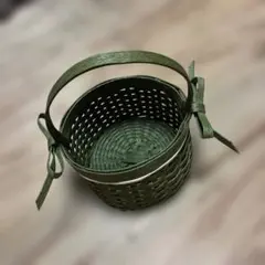 ダークグリーン かごバッグ 編み込みデザイン