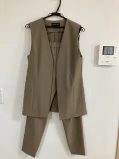 INDIVI ベージュ パンツセットアップ ノースリーブ　36