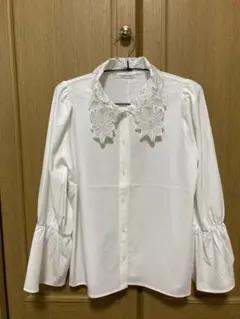 新品タグ付き刺繍付きホワイトシャツ Fサイズ