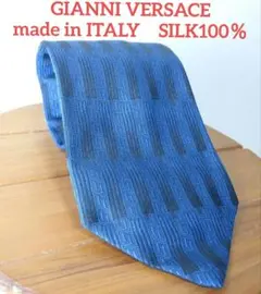 GIANNI VERSACE 　made in ITALY　SILK100％