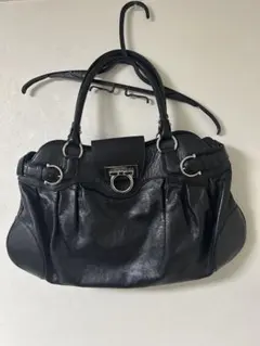 Salvatore Ferragamo ガンチーニマリッサハンドバッグ ブラック