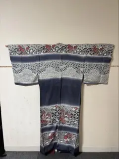 青色と赤色の花柄の着物　大衆演劇