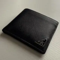 近年モデル IC内蔵 プラダ 二つ折り財布 サフィアーノレザー 三角ロゴ