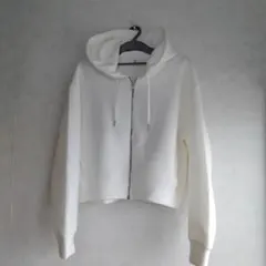 き*ぃ様 GUホワイト フード付き ジップアップ パーカー　サイズXL