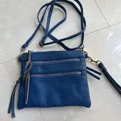 青いレザーショルダーバッグ