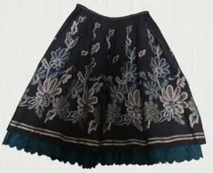 Lois CRAYON 花柄刺繍 フレアスカート ブラックのサムネイル