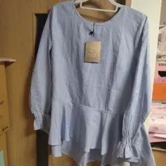 VOGUE 青と白のストライプ シャツ