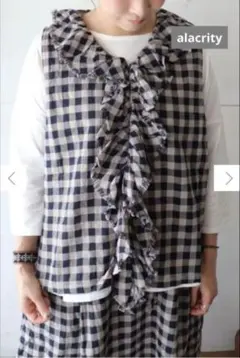 美品！　alacrity　ギンガムチェックフリルベスト　ベージュ