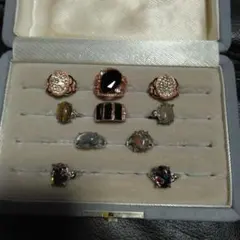 多様なデザインのリングセット 10個