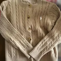 ベージュ ケーブルニット セーター