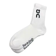 【新品】On ロゴ入りホワイトソックス
