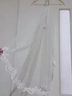 ホワイトウェディングベール 刺繍つき コーム付き