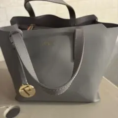 FURLA グレー トートバッグ メタルチャーム付き キャンバスバッグ 