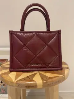 CHARLES & KEITH バーガンディ キルティング ハンドバッグ