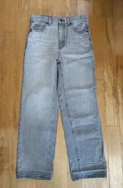GU ハイライズストレートジーンズ グレー