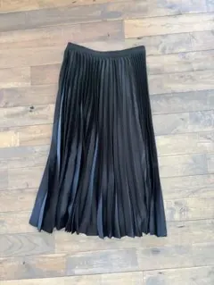 UNIQLO x Theory ブラックプリーツスカート