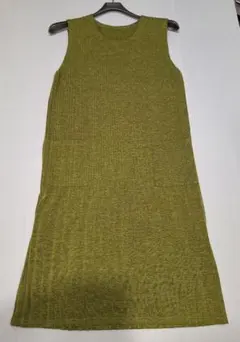 レディース　オリーブグリーン ノースリーブ　ニットワンピース　M-L