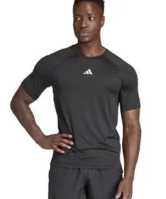 adidas ブラック ショートスリーブTシャツ