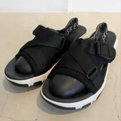 美品レア✨️ SKECHERS YOGA FOAM サンダル 黒 24cm 厚底のサムネイル