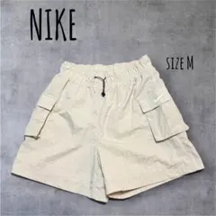 NIKEナイキ　ウーブンカーゴハーフパンツ　アイボリー　サイズMのサムネイル