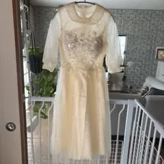 クリーム色 ビーズ装飾 パーティードレス