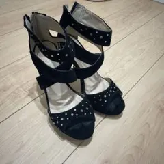 ビジュー付きブラックハイヒール