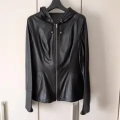 フード付きブラックレザージャケット
