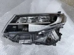 ダイハツムーヴ　LA850S 左ヘッドライト　81150B2C50のサムネイル