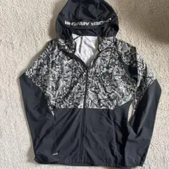 Under Armour フード付きウィンドブレーカー S ブラック/カモ