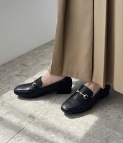 ORiental TRaffia スクエアトゥビットモチーフローファー