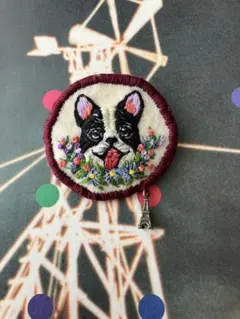 フレンチブルドッグの刺繍ブローチ　　花畑からこんにちはのサムネイル