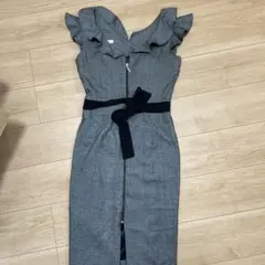 グレー フリル付きタイトドレス