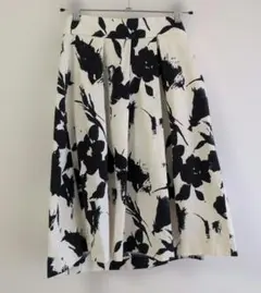 【最終セール15日まで】ZARA 花柄フレアスカート　Mサイズ