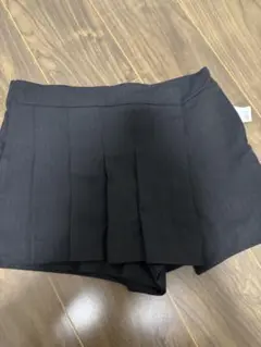 黒のプリーツミニスカート