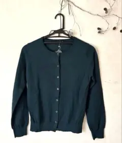 新品タグ付き　長袖カーディガン　ダークグリーン　ウール100%