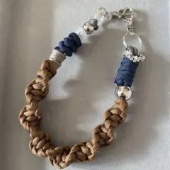 パラコード　ストラップ　ハンドストラップ　ネイビー　ブラウン　ビーズ　花