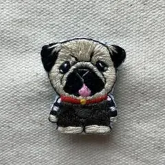 ハンドメイド　刺繍ブローチ　パグ　犬ブローチ