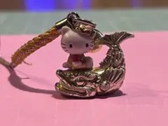 ご当地根付けキティ ストラップ 名古屋しゃちほこ2つ - メルカリ
