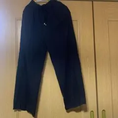 黒パンツ