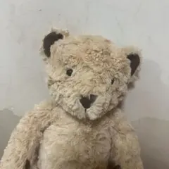 ベージュのクマのぬいぐるみ