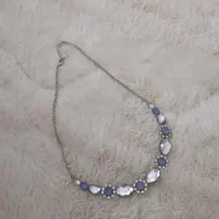 紫のビジュー ネックレス