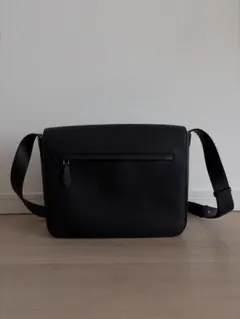 BURBERRY バーバリー レザー メッセンジャーバッグ 黒のサムネイル