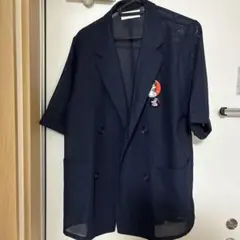 缶バッジ付きシャツのサムネイル