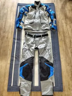 i*i様 BMW　 Motorrad　 上下セット　ラリースーツ　インナー付き 未使用】BMW Motorrad GS ラリースーツ 上下セット - メルカリ