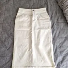 ザラ【M】ZARA　ホワイトデニムスカート　ブラックステッチ　伸縮性あり