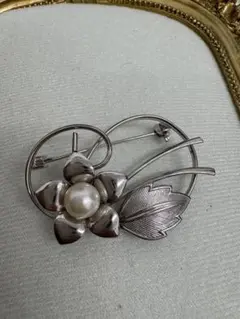 パール フラワー ブローチ シルバーカラー 葉モチーフ 上品 卒業式 入学式