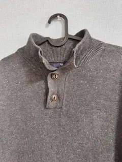 極美品】GAP メンズ ボタン モックネック セーター グレー 濃灰色 サイズMのサムネイル