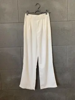 ホワイトワイドレッグスラックス